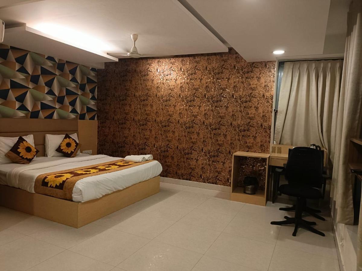 Hotel Ronit Royal Delhi Airport By D'Capitol New Delhi Exterior photo