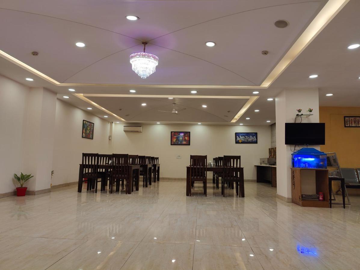 Hotel Ronit Royal Delhi Airport By D'Capitol New Delhi Exterior photo